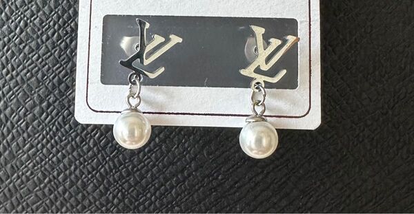 ピアス シルバー系 パール アクセサリーチャーム パーツ ボタン ピアス ヘッド ヴィンテージ