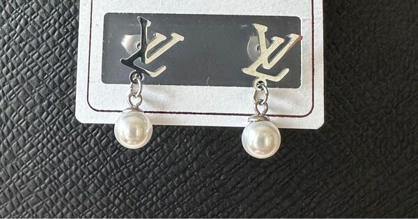 ピアス シルバー系 パール アクセサリーチャーム パーツ ボタン ピアス ヘッド ヴィンテージ
