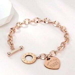 ブレスレット・ローズゴールドカラー・ステンレス製・金属アレルギー対応・ハートプレートに文字の刻印あり・上品なカラー・ギフトにも!