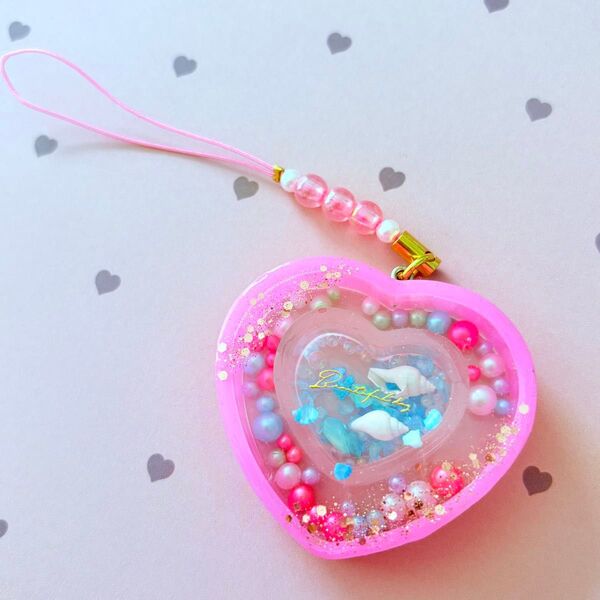 ハンドメイド ハート型 ストラップ ピンク 可愛い ビーズ 貝殻 レジン プレゼント 1点もの キーホルダー