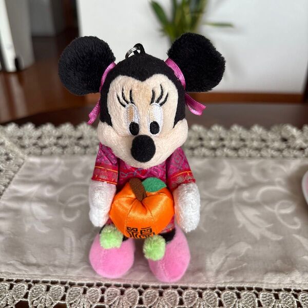 香港ディズニーランド お正月バージョン ミニーマウス レア キーホルダー ミニーマウス ぬいぐるみキーホルダー チャイナ服