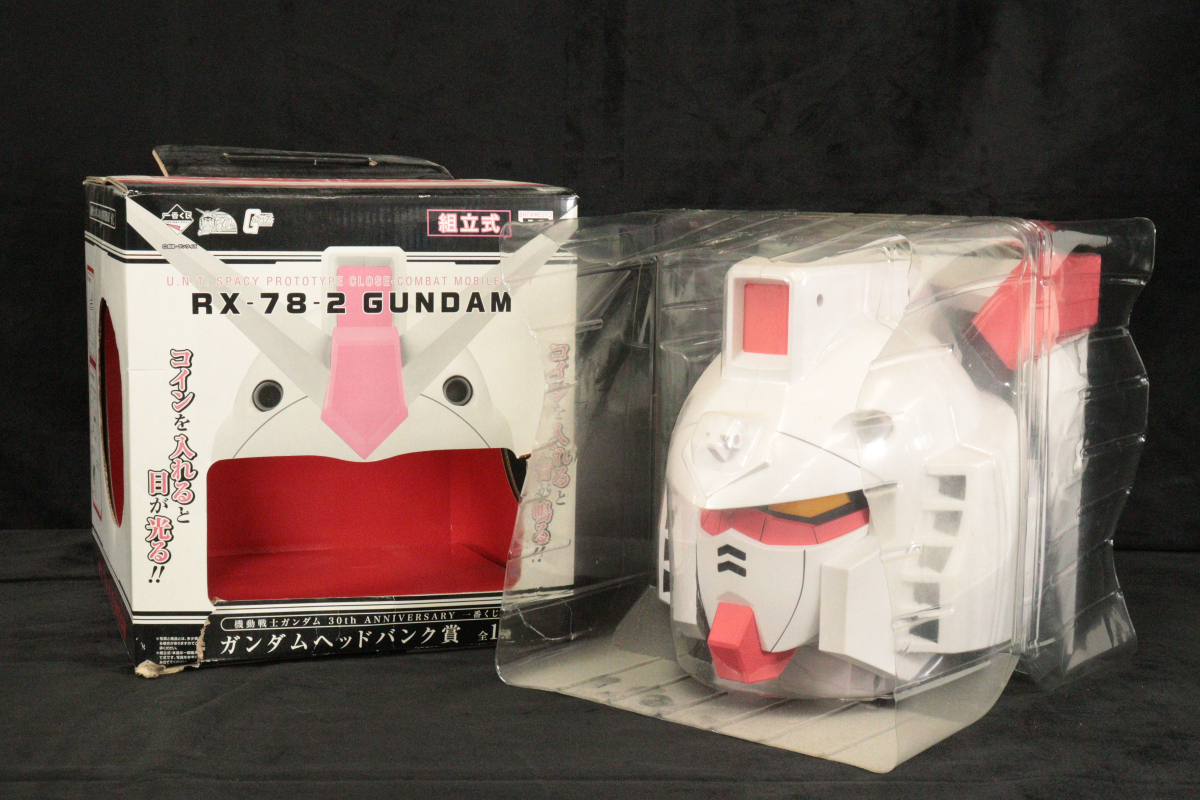 RX-78-2 ガンダムとターンエーガンダム貯金箱 歩む