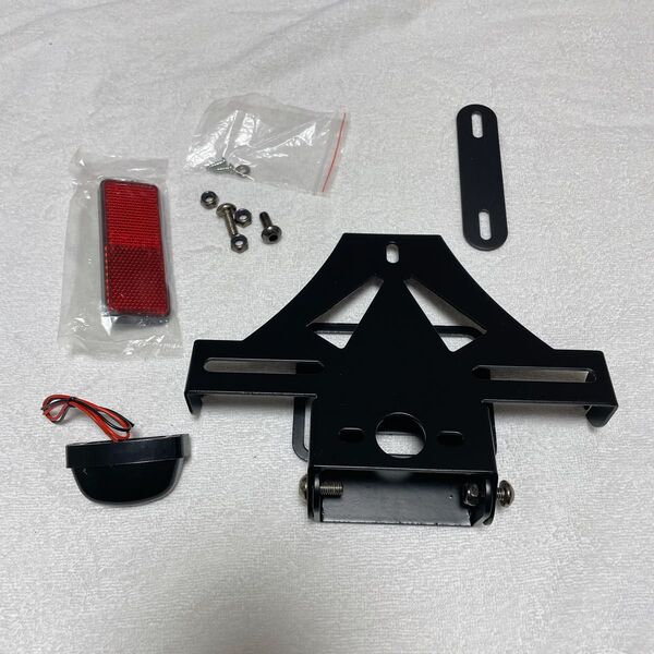 フェンダーレスキット 汎用品 ナンバープレートステー 角度調整 リフレクター 反射板 バイク YZF-R25 LEDナンバー灯付き