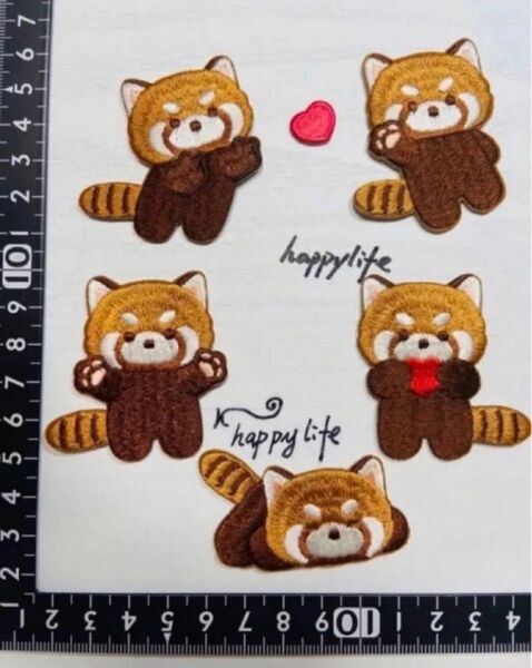 可愛いレッサーパンダ刺繍アイロンワッペンシールタイプ