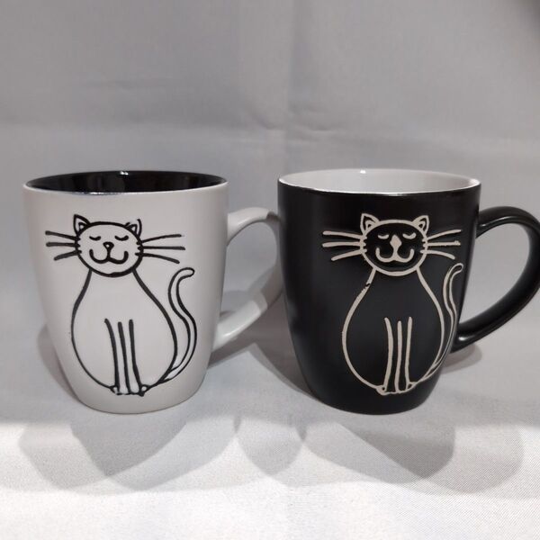 ペア マグカップ ねこ 2個セット コーヒーカップ ティーカップ 白 黒 ネコ 猫