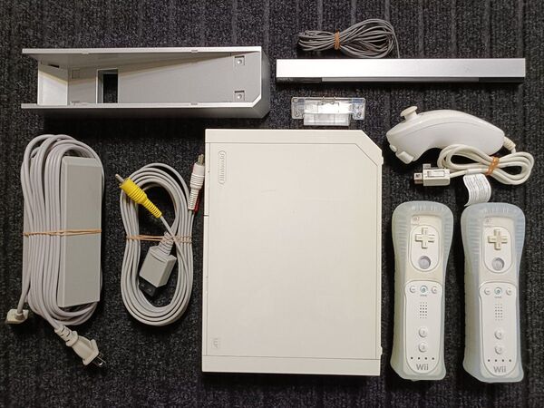 Wii 本体 他付属品(画像にてご確認願います) 任天堂