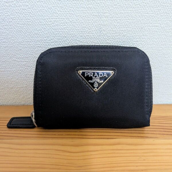 PRADA プラダ コインケース ミニウォレット 三角ロゴ ラウンドファスナー