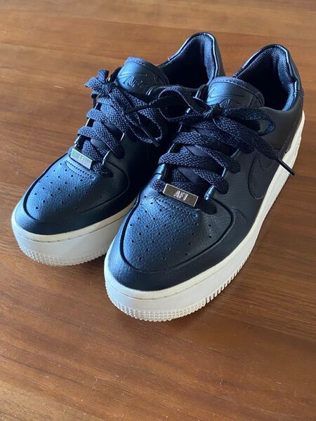 NIKE エアフォース1 セージ LOW ブラック 23.5cm レディース