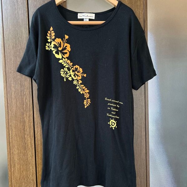 レディースXL(バスト幅45)【ブラック×オレンジ×イエローグラデーションハイビスカス プリント 半袖Tシャツ 】