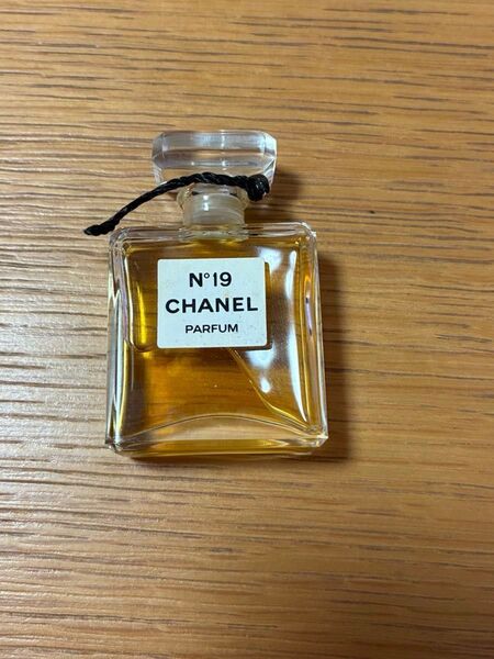 【他出品物・急に削除あり】シャネル N°19 パルファム 7.5ml 香水 CHANEL