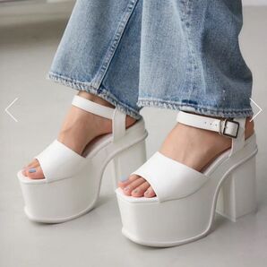 今期新作 AZUL BY MOUSSY プラットフォームサンダル 美品 一回のみ着用