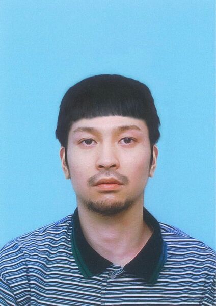 常田大希着用 BASICKS 90'S STRIPE POLO SHIRT(BLACK) 長袖