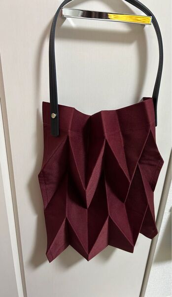 ISSEY MIYAKE イッセイ ミヤケ×iittala バッグ レッド
