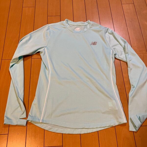 美品New Balance レディース 長袖Tシャツ 水色 XSサイズ ドライテニスウェア