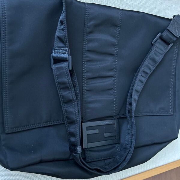 フェンディ FENDI 斜め掛けショルダーバッグ ハンドバッグ バゲット メッセンジャー ナイロン ブラック