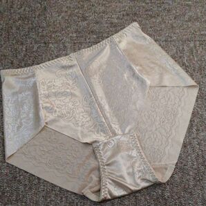 未使用品 パンティM 表面ツルさらっとして手触り良い