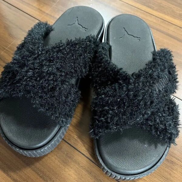 PUMA厚底サンダル