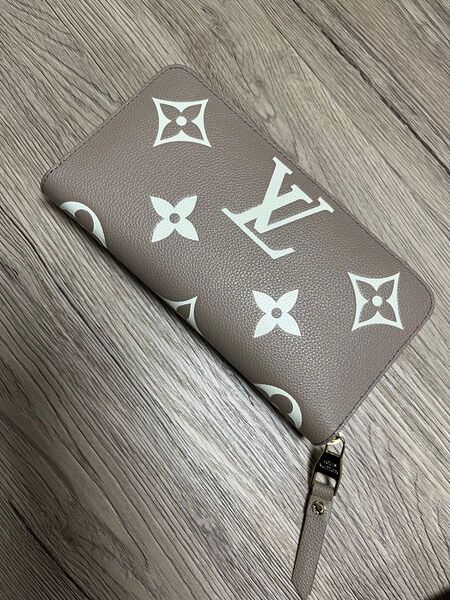 ノベルティ長財布