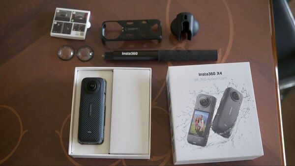 Insta360 X4 8K防水360度アクションカメラ、4K広角動画、見えない自撮り棒、レンズガード、135分の連続撮影可能
