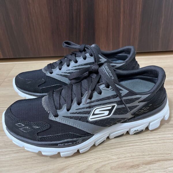 美品!SKECHERS GO RUN ランニングシューズ24.5cm