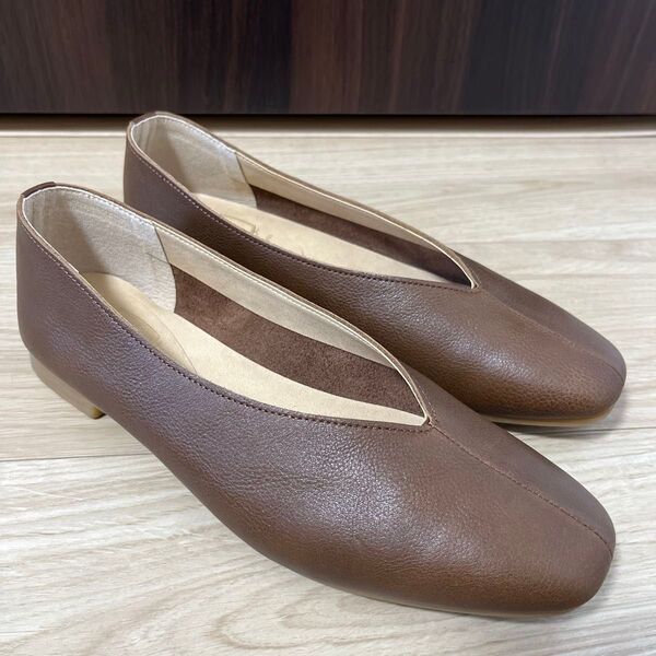 美品!L'avenue / ラヴェニュー Vカット本革レザー フラットシューズ24.5cm