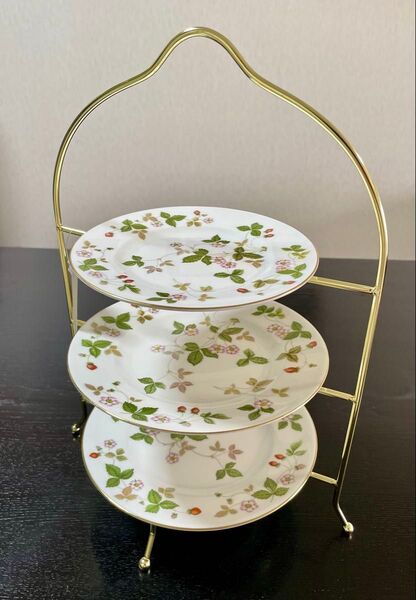 ウェッジウッド ワイルドストロベリープレート黒壺 3枚&ケーキスタンド3段セット WEDGWOOD アフタヌーンティー プレート