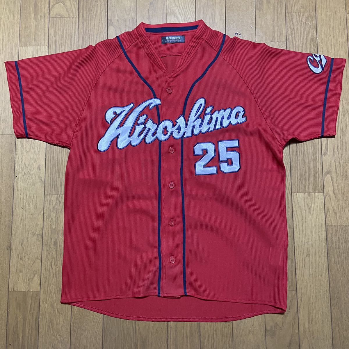 カープユニフォームレジェンド新井貴浩選手背番号25!Lサイズ!限定