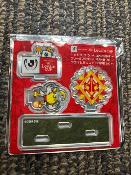 ギラヴァンツ北九州 アクリルスタンド ルヴァンカップ アクスタグッズとスーパーカップのギラヴァンツ北九州のシール
