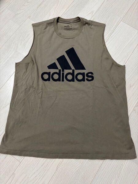 美品 adidas AMPLIFIER TEE XL カーキ メンズ アディダス タンクトップ ノースリーブシャツ