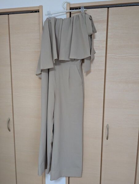 新品 anuans ワンショルフリルオールインワン