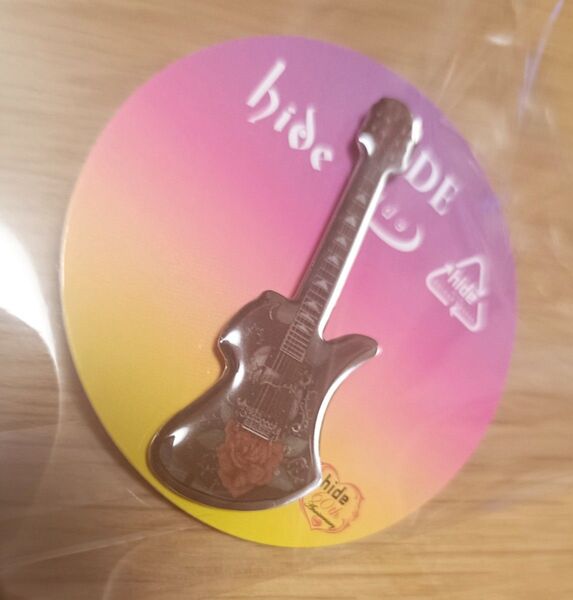 hide 60th Anniversary ギター型 ピンバッジ Rose&Blood