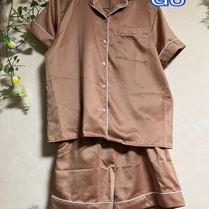 GU 半袖半ズボンサテンパジャマ M