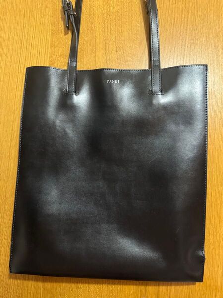 【美品】YAHKI x studious ヤーキ 牛床革 トートバッグレザー 大容量 肩掛け ビジネス 本革 ブラック 黒