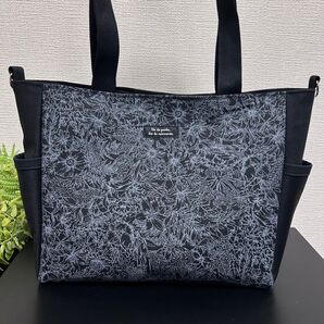 A4●モノトーンフラワー●ブラック●サイドポケット●ハンドメイド●トートバッグ