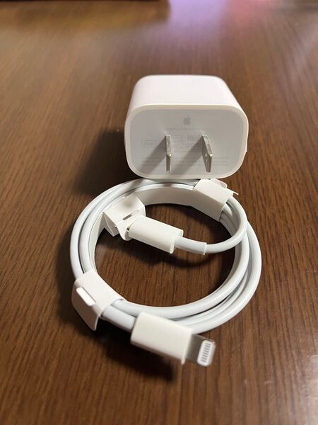 Apple USB-C電源アダプタ 20W USB-C Lightning ケーブル iPhone 充電器 純正 新品 未使用