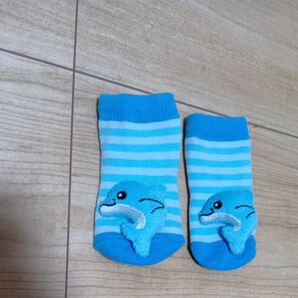 ベビーソックス イルカ 刺繍 水色 白 ストライプ