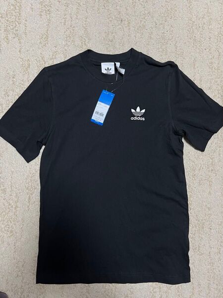 正規品新品未使用タグ付 刺繍ロゴ アディダスTシャツ 定価4900円