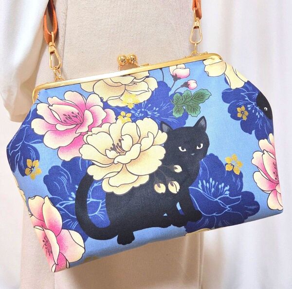 黒猫 牡丹 青 ブルー 花柄 華やか ネコ ねこ 猫 がま口 ショルダーバッグ ハンドメイド がま口バッグ 和風 和柄 お出かけ