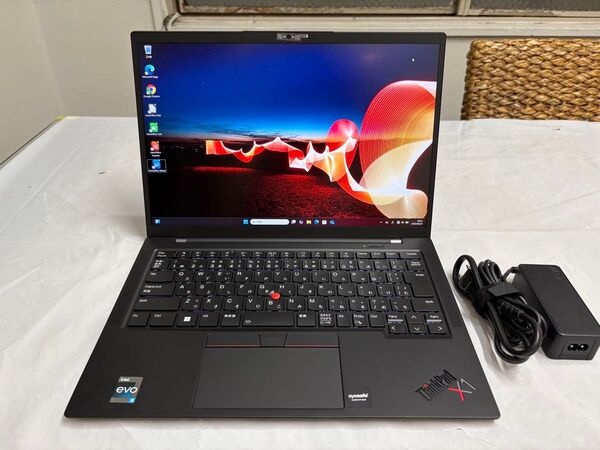②【極美品】Lenovo ThinkPad X1 Carbon Gen10 i5-1235U 8GB/SSD256GB