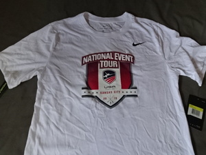 激レア USA購入【Nike】【DRI FIT】アメリカフェンシング協会【NATIONAL EVENT TOUR】【USA FENCING】【KANSAS CITY】ロゴプリントT US S白