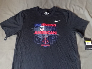 激レア USA購入【Nike】【DRI FIT】アメリカフェンシング協会【USA FENCING】【NORTH AMERICAN CUP】【KANSAS CITY】 ロゴプリントT US S黒