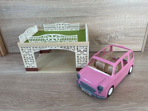 シルバニアファミリー カーポート ピンクの車