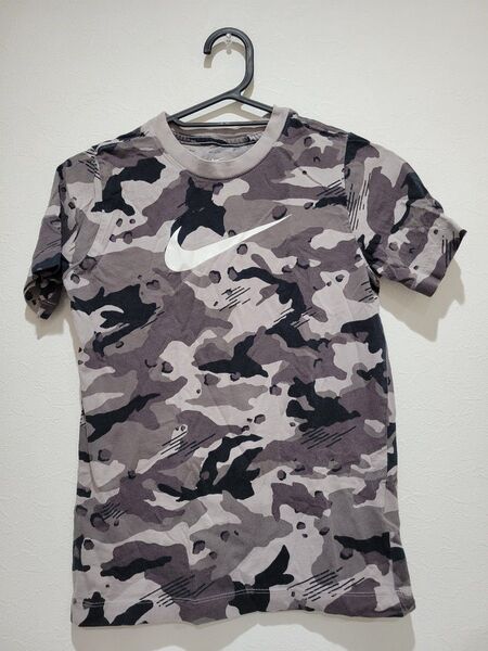 NIKE ナイキ キッズ 子供服 145サイズ 半袖Tシャツ Tシャツ カモフラ