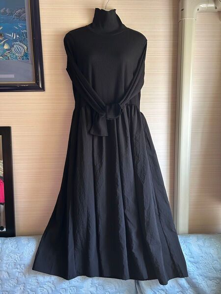 黒のワンピース ロングワンピース