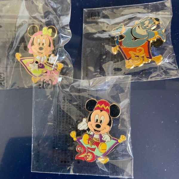 非売品 ディズニーシー25周年 魔法の絨毯 ミッキー ミニー アラジン ピンバッジ
