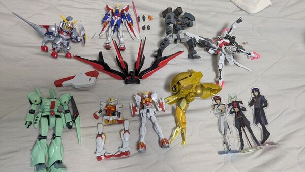 ガンプラ組み立て済み ジャンク セット+スタンド付きアクリルプレートセット