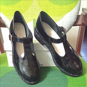 新品箱入り定価11,990円 日本製 ラウナレア launa lea 厚底グリッターTストラップシューズ 黒 ラメ 23cm