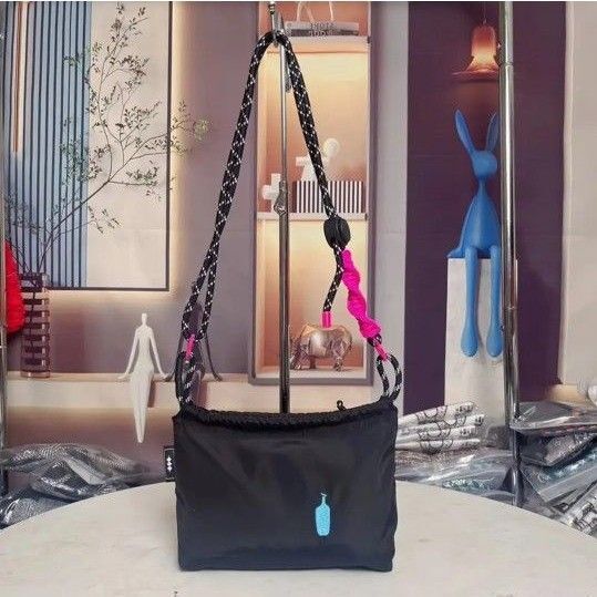 ブルーボトルコーヒー ショルダーバッグ コサージュ ブラック 軽量 斜めかけバッグ