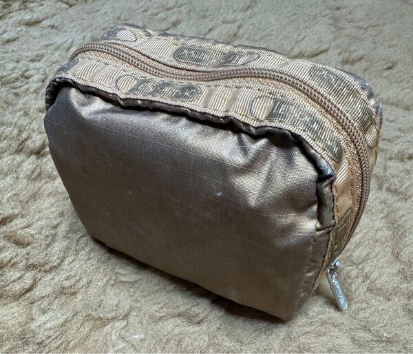 【難あり】レスポートサック ゴールド ポーチ lesportsac