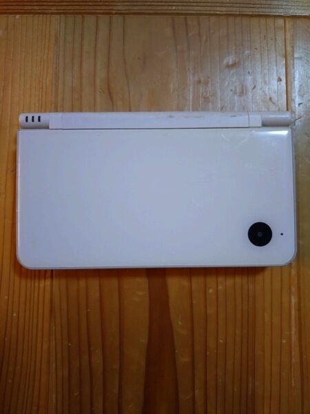 ジャンク品 ニンテンドーDS i LL本体のみ